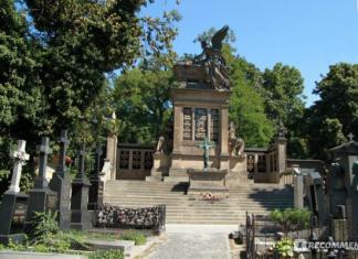 Promenade mystique dans le cimetière de Visegrad