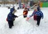 Cieľová prechádzka s deťmi strednej skupiny „Zima v areáli MŠ