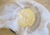 Domowy ser w powolnej kuchence: godna alternatywa dla produktu kupowanego w sklepie